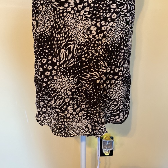 ⭐️Host Pick⭐️Tahari top - Picture 3 of 14